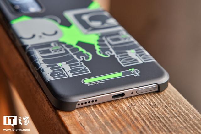 「IT之家开箱」魅族 18X PANDAER 重塑手机壳图赏