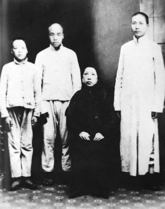 57年田云玉收到母亲病重电报，回家发现有假，毛主席：你还太年轻