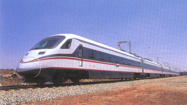 "春城号"电动车组双层内燃动车组这款列车仅制造了一列,编号nzj1-7001