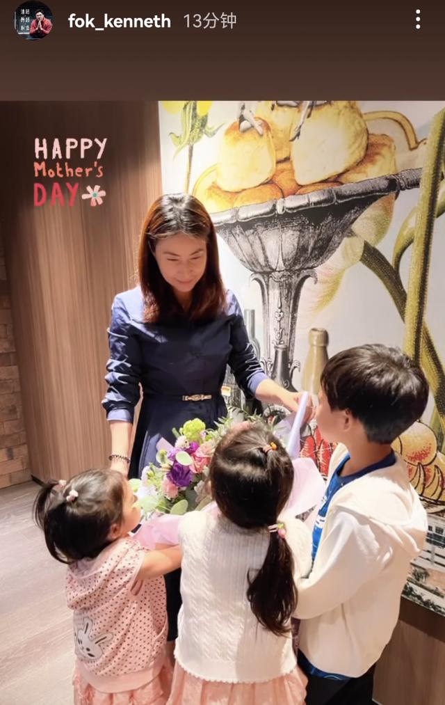 霍启刚全家外出就餐，大女儿高清正脸首次曝光，灵动可爱像郭晶晶