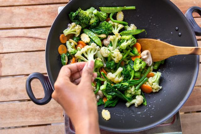 颠覆常识！高盐饮食可以抑制肿瘤生长？盐到底吃多少才算健康？