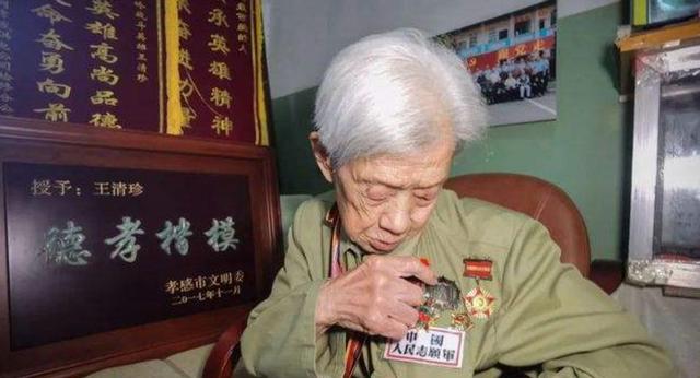 1952年女护士冒险抢回黄继光遗体，晚年遗憾叹息：当年忘了一件事