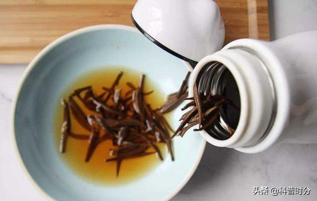隔夜茶喝了会致癌？央视试验说出真相，隔夜的东西到底哪些不能吃