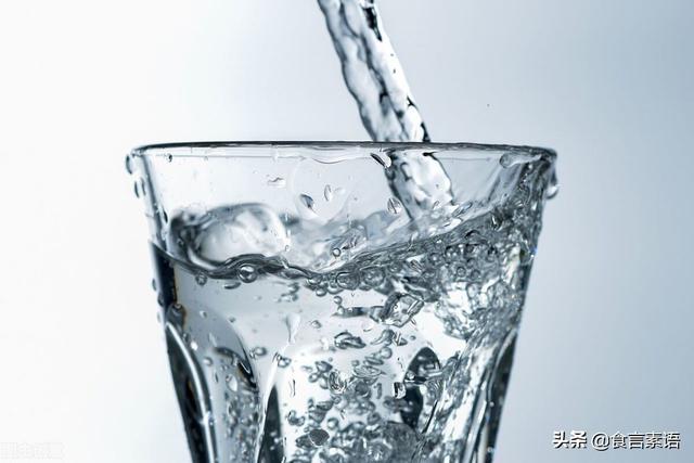 喝什么水最不安全？喝水最容易纠结的5个问题，一次给你说清楚