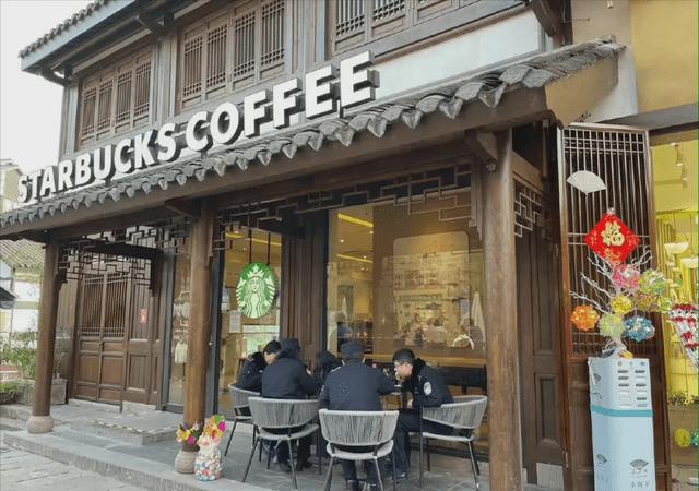 血亏45亿，集体关店！比星巴克更惨的餐饮巨头，输急了眼