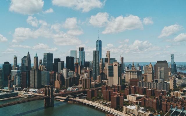 1988年时，上海GDP总量比纽约要低3620亿美元，现如今超过了吗？