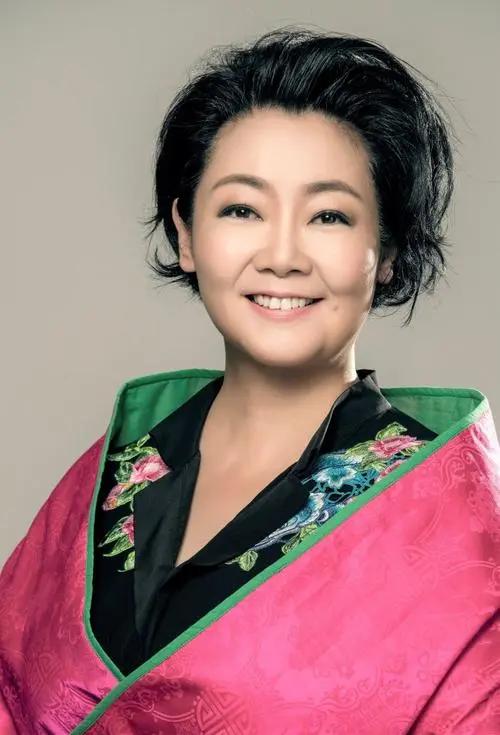 脸上有"3高3低"特征的人,哪怕年轻时不出众,越老反而越好看