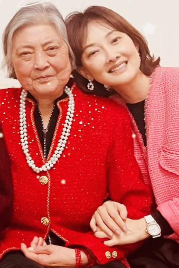 众星庆祝母亲节：央视主持张蕾晒儿子合影，韩庚卢靖姗官宣怀孕