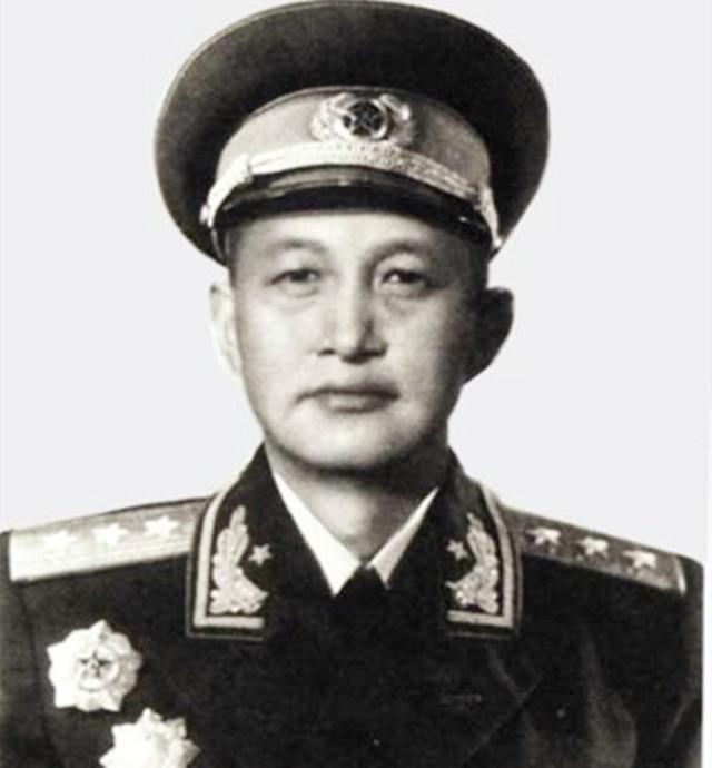 揭秘：蒋介石逃往台湾时解放军为何手下留情没打其座机？