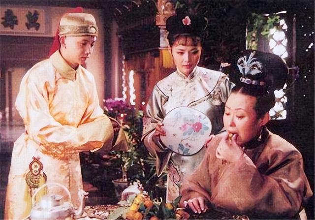 苏麻喇姑墓穴挖掘后，里面有一口大缸，暴露了康熙的一个百年谎言