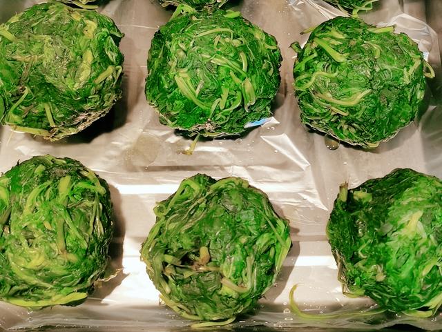 清明前后，碰到这菜别手软，一次囤30斤放冰箱，冬天吃还照样新鲜