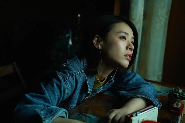 想不到2022年一开始，殷桃和袁泉，就给娱乐圈许多演员，做了表率