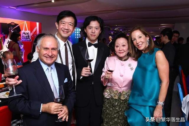 香港感染者近70万，继嘉道理出手后，李嘉诚再次出手