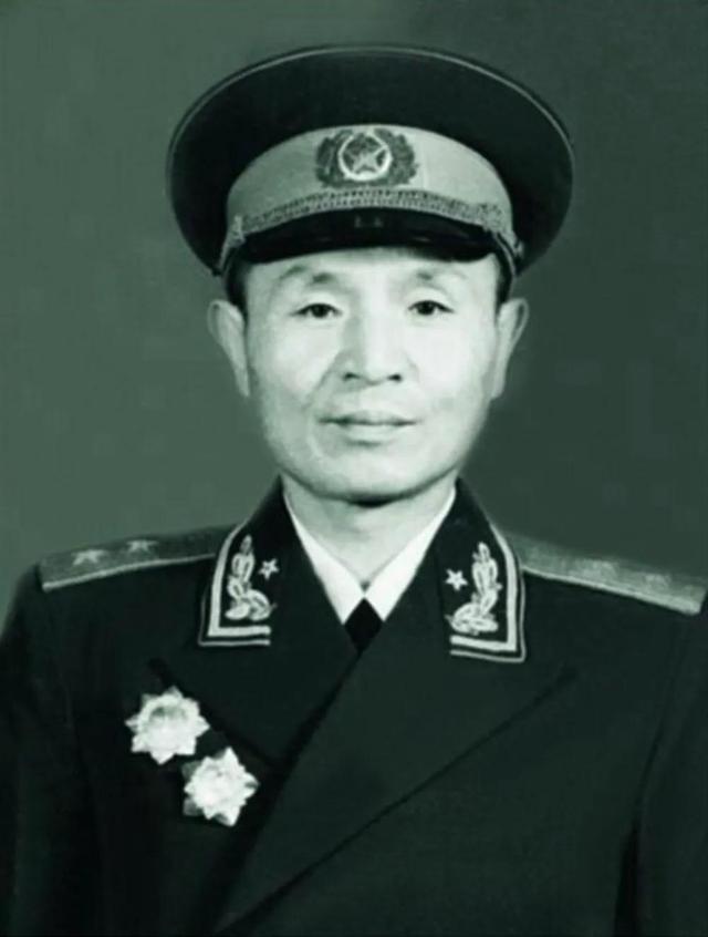 1955年首次授衔，177名中将时任职务简述，附各自戎装照片