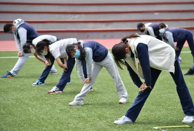 教育部发布“新课标”，英语似乎地位不保，体育课成了“香饽饽”