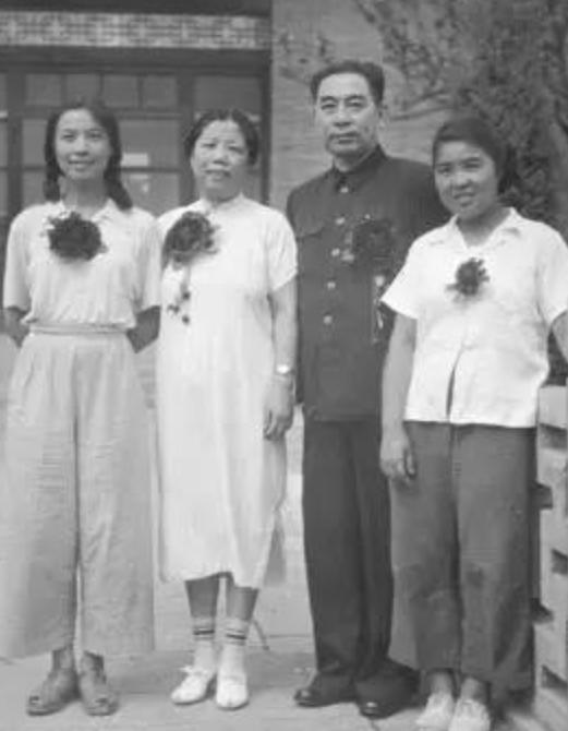 1962年周恩来生日，坚持不愿吃面条，陈毅刚巧救场：我吃点行吗？