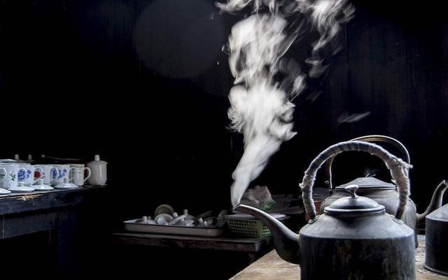 长期喝电热水壶烧的水，身体会中毒还会致癌？4个建议需要了解下