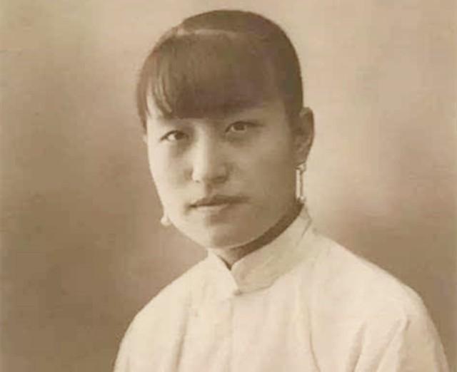 蒋介石一生一共娶过4个女人，却没有一个是蒋纬国的亲妈