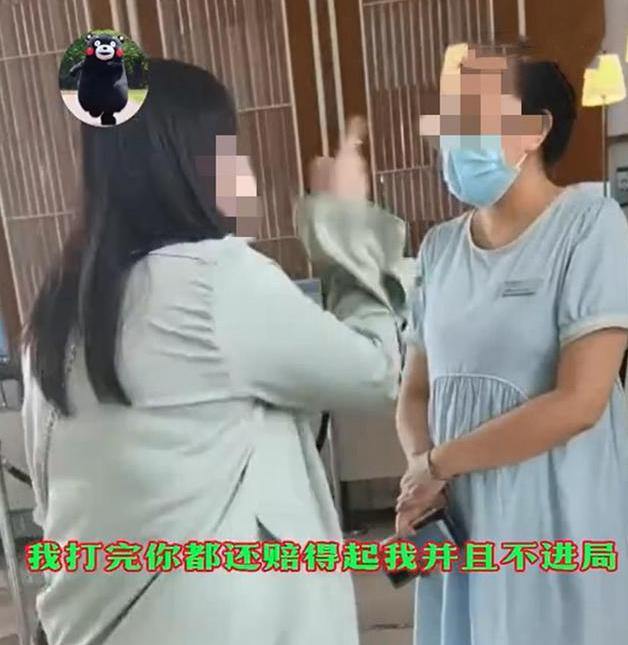 嚣张！女子怒骂酒店怀孕女员工：“我有10万粉丝，爸爸是总裁”