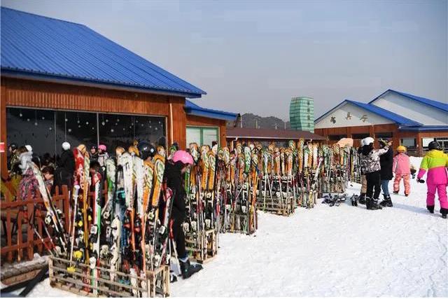 北京冬天滑雪逐步开放（北京滑雪场一般开到几月份）-第39张图片