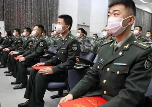 直招军官来了，不过大部分大学生是不够格的，被直接拦在门外