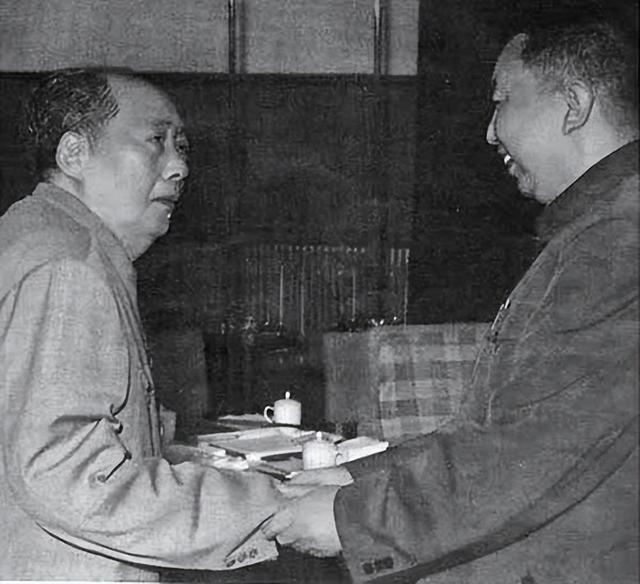 76年主席逝世，汪东兴看三遍悼词后提出一条意见，华国锋：我赞成