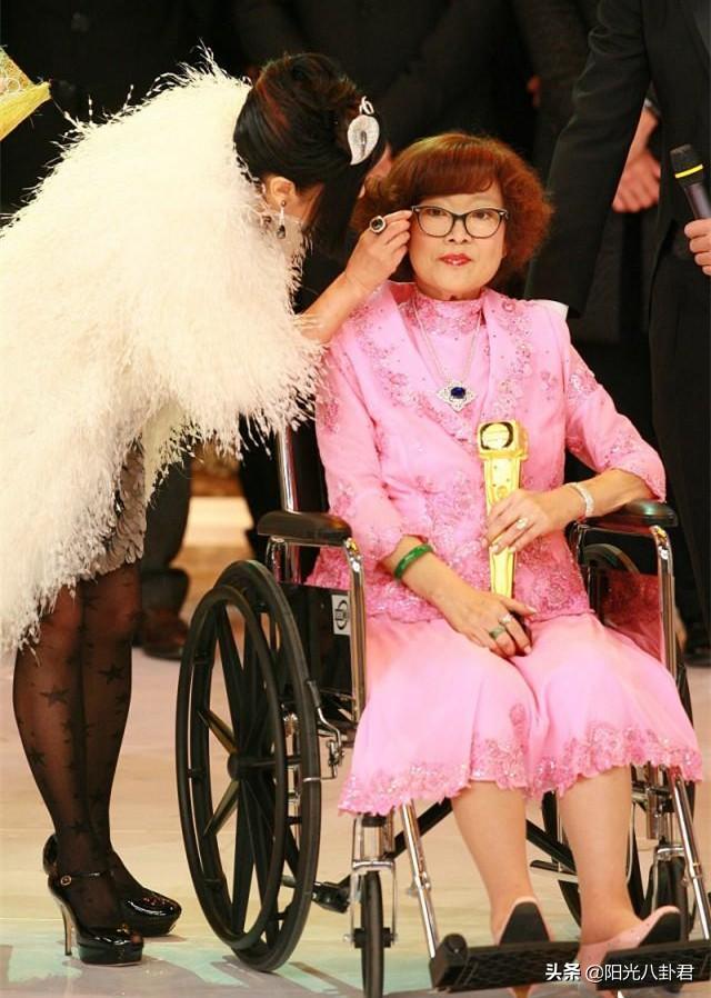 沈殿霞去世14年，女儿穷到只剩104元也不找郑少秋，原因是什么？