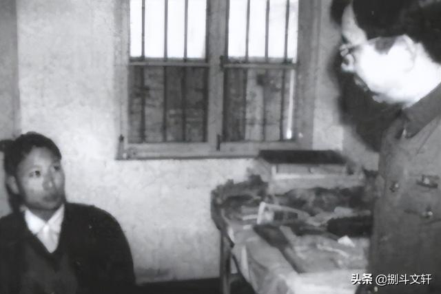 上世纪90年代的恶魔，一年之内连杀77人，16岁时拐卖了自己的生母