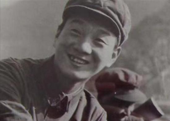 79年对越战争，入伍52天的新兵唐立忠荣获一等功，后来是何军衔？