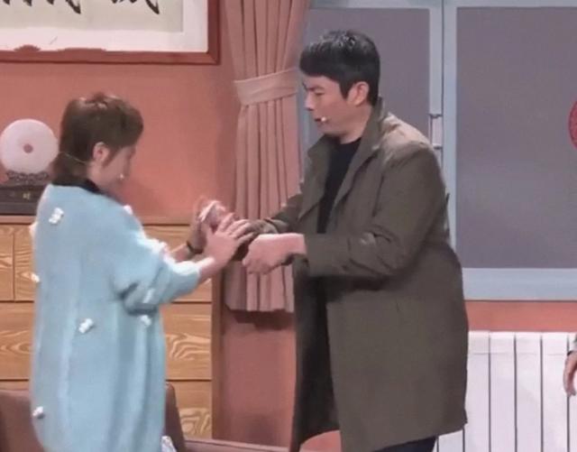春晚明星5大搞笑瞬间：马丽把艾伦叫成大春，撒贝宁说错广告主名