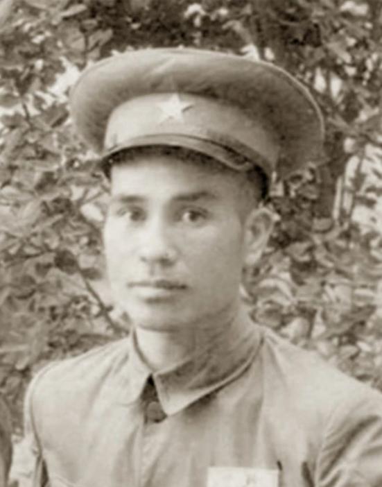 1958年毛主席到山东考察，笑着对一名干部说：小鬼，官不小嘛