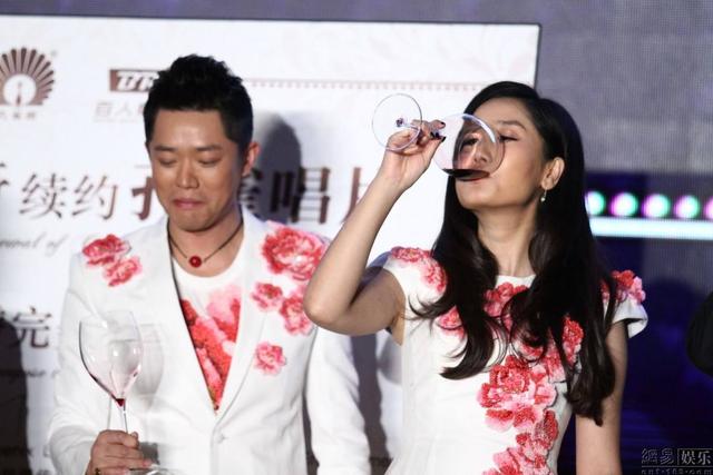 拼搏14年，被2年婚姻击溃，玖月奇迹的结局印证了凤凰传奇多清醒