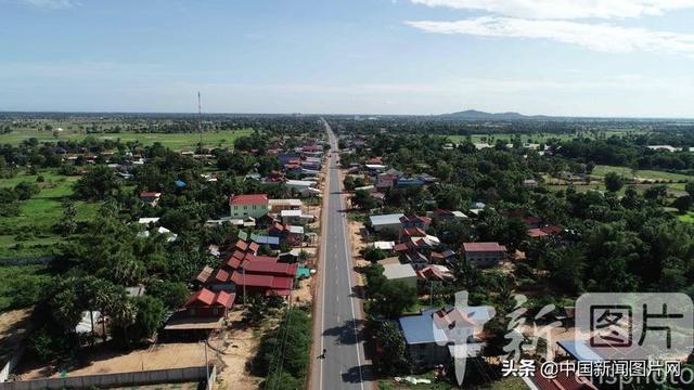 中国路桥承建柬埔寨51号公路通车