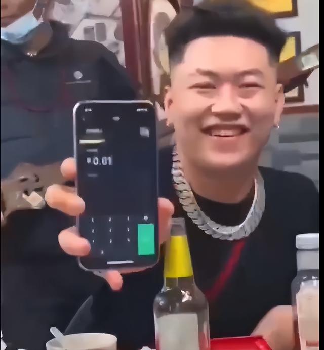 4月才过3天，就有13个瓜，偷税漏税、中考特权，个个不简单