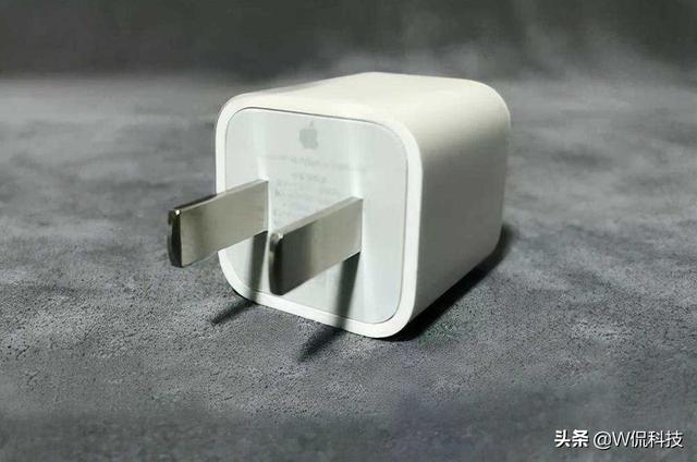 不讲武德！继不附赠充电头后，iPhone14全系涨价，赚多少算够啊？