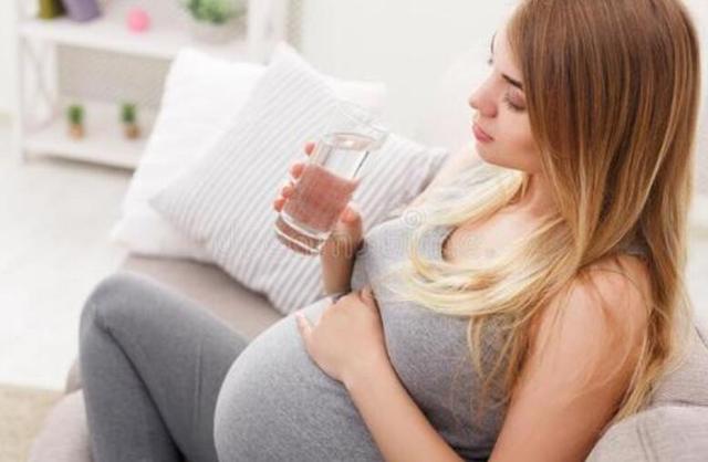 生孩子并非越早越好，低龄生娃危害大，要了解最佳生育年龄