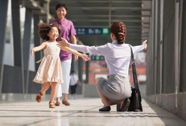 25岁与35岁生娃区别有多大？伊能静：到了奶奶的年纪我还是妈