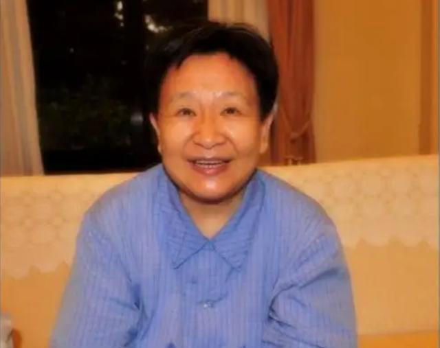 1972年李讷离婚，毛主席得知原因后落泪：讷娃的婚事太草率了