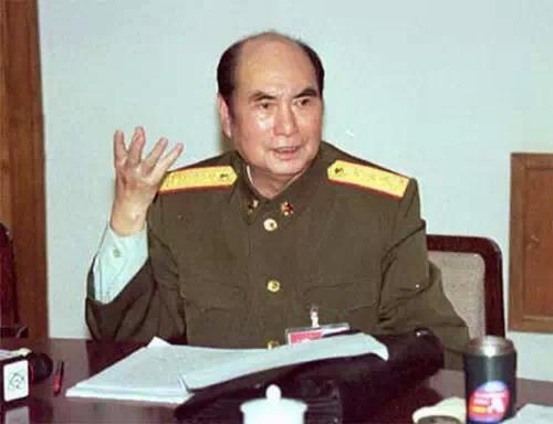 对越作战张万年作文一篇，邓小平看完，13年后才说：此人可堪重用