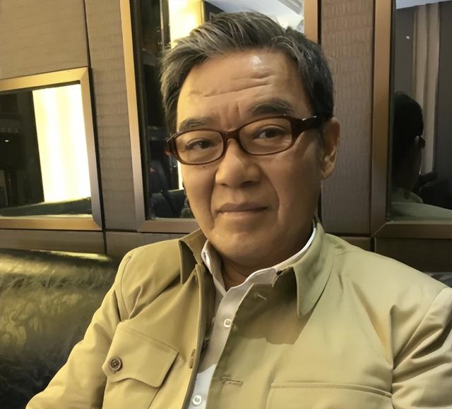 上海疫情下的明星百态：彭于晏被误认“大白”，俩演员真是志愿者