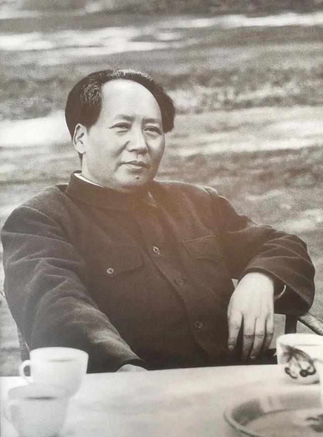 49年张治中生活困难，向傅作义借钱，周总理得知：拨出六千元给他