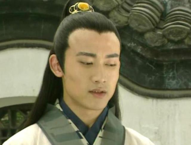 明星频翻车医美需谨慎！有人脸变充气气球，有人下巴变天气预报