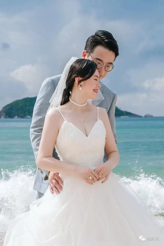 結婚四周年，我們帶女兒穿越回婚禮那一天…