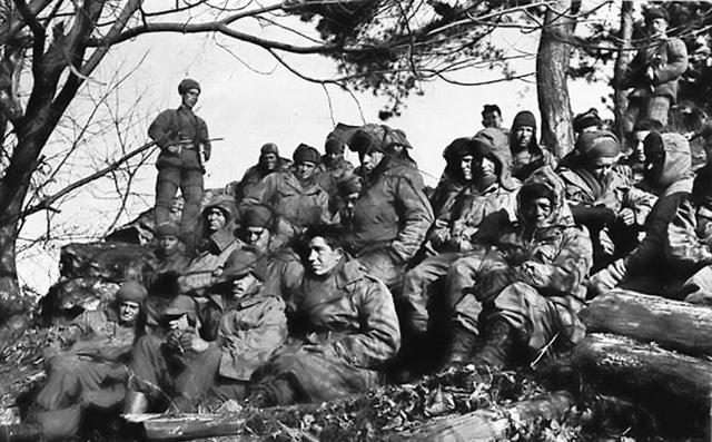 乌克兰抱美国大腿可靠吗？1975年毛主席断言：美国人保护不了欧洲