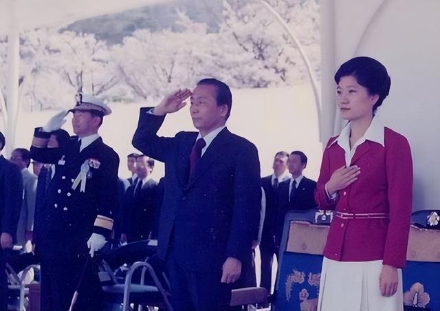 朴槿惠被判22年，文在寅却在卸任前释放她，为何尹锡悦也要拜会？
