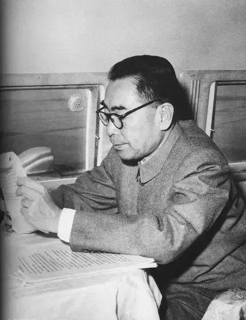 毛主席坚持出兵援朝，林彪列出3点原因反对，受到周总理严肃批评