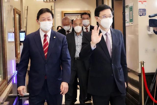 “整个香港都关注”，李家超：若当选特首，将推进与内地通关