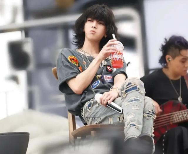 权志龙和华晨宇同台（华晨宇权志龙对比照）