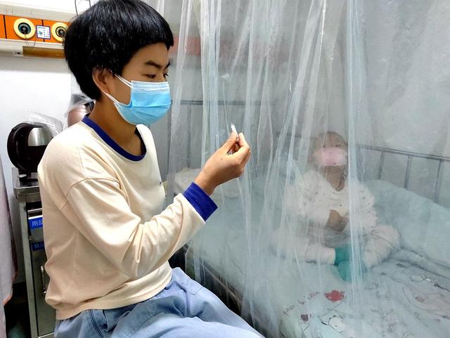 三岁女童突患血癌，夫妻痛哭：孩子乖巧懂事，可我们却借不到钱了