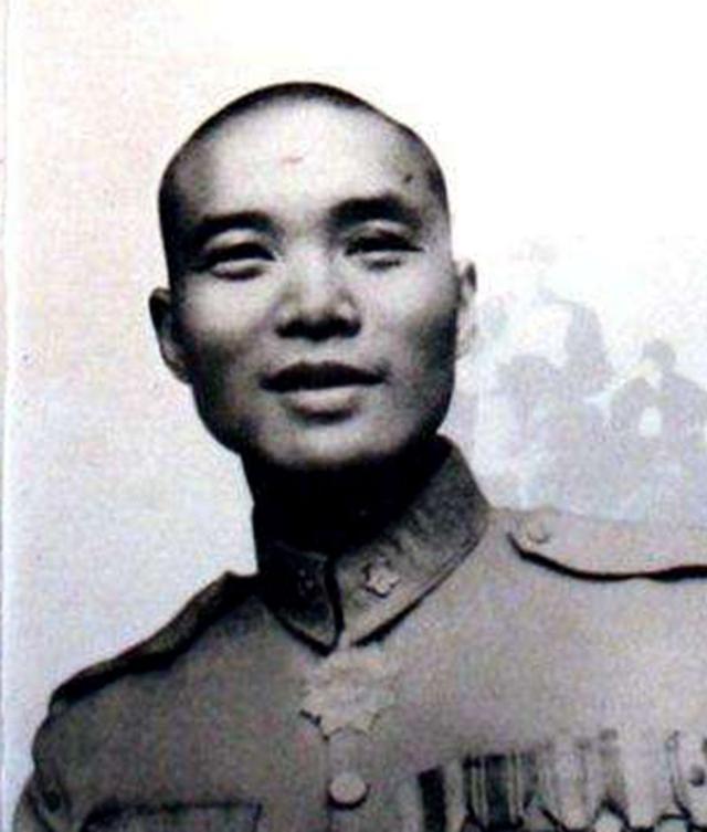 毛人凤逃离大陆前，沈醉计划毒杀老长官，临下手时因"戴笠"而放弃